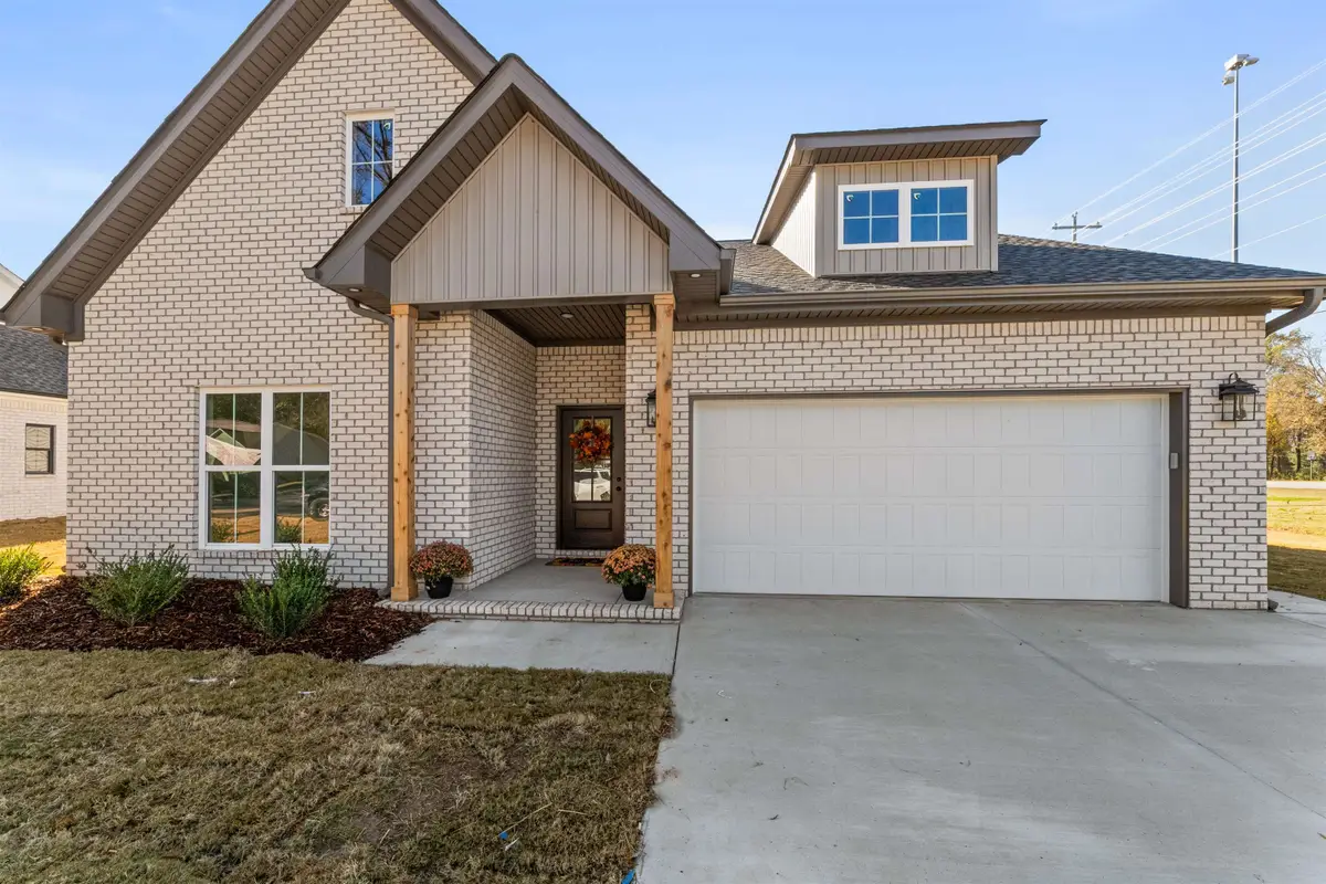 106 Jefferson Ave, Muscle Shoals, AL 35661 - Image #1