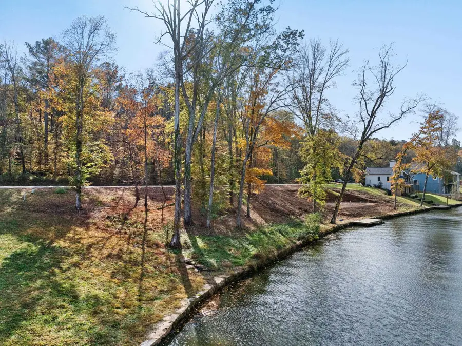 1584 N Shore Dr, Florence, AL 35634 - Image #2