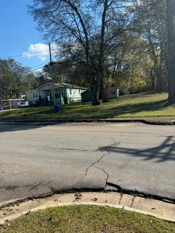 931 W Mobile St, Florence, AL 35630