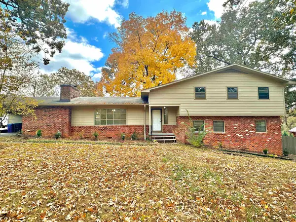 1818 Hermitage Dr, Florence, AL 35630