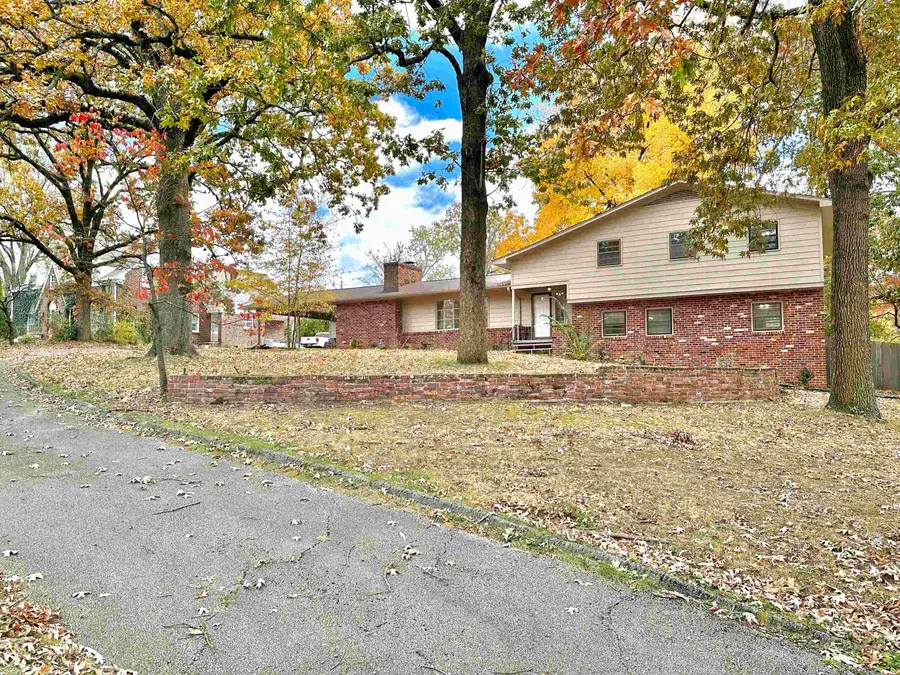 1818 Hermitage Dr, Florence, AL 35630 - Image #3