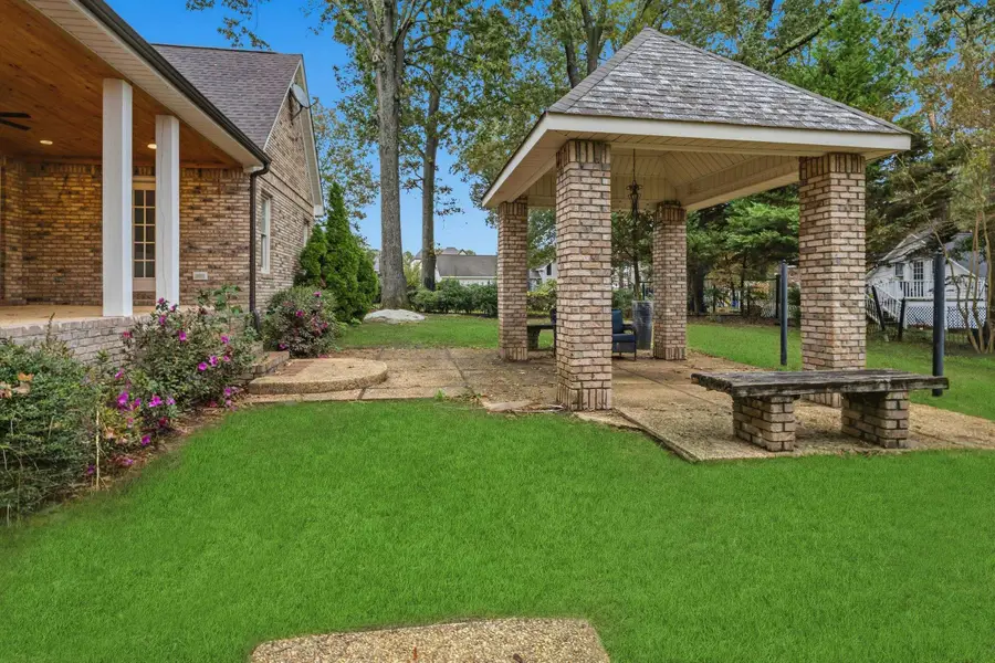 105 Willow Oak Dr, Muscle Shoals, AL 35661 - Image #3