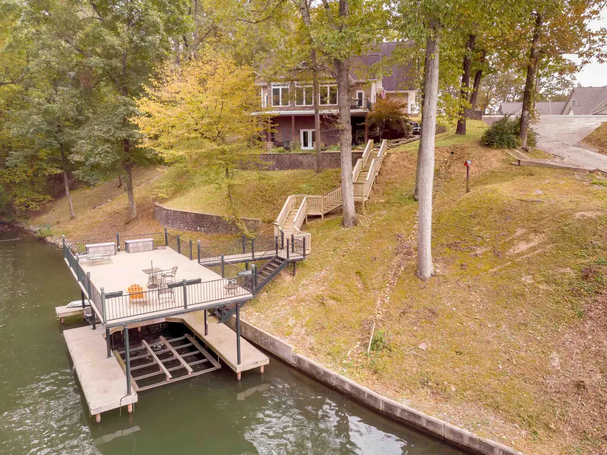 282 Lakeview Shores Dr, Muscle Shoals, AL 35661 - Image #1