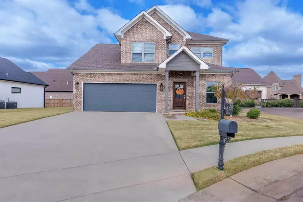 325 Hickory Dr, Muscle Shoals, AL 35661