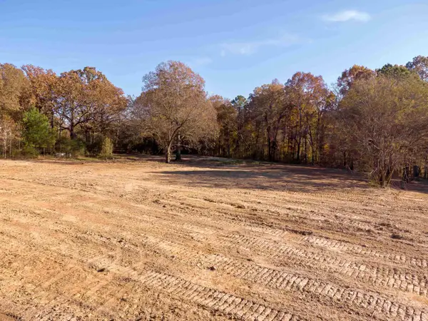 2097 Jackson Hwy, Tuscumbia, AL 35674