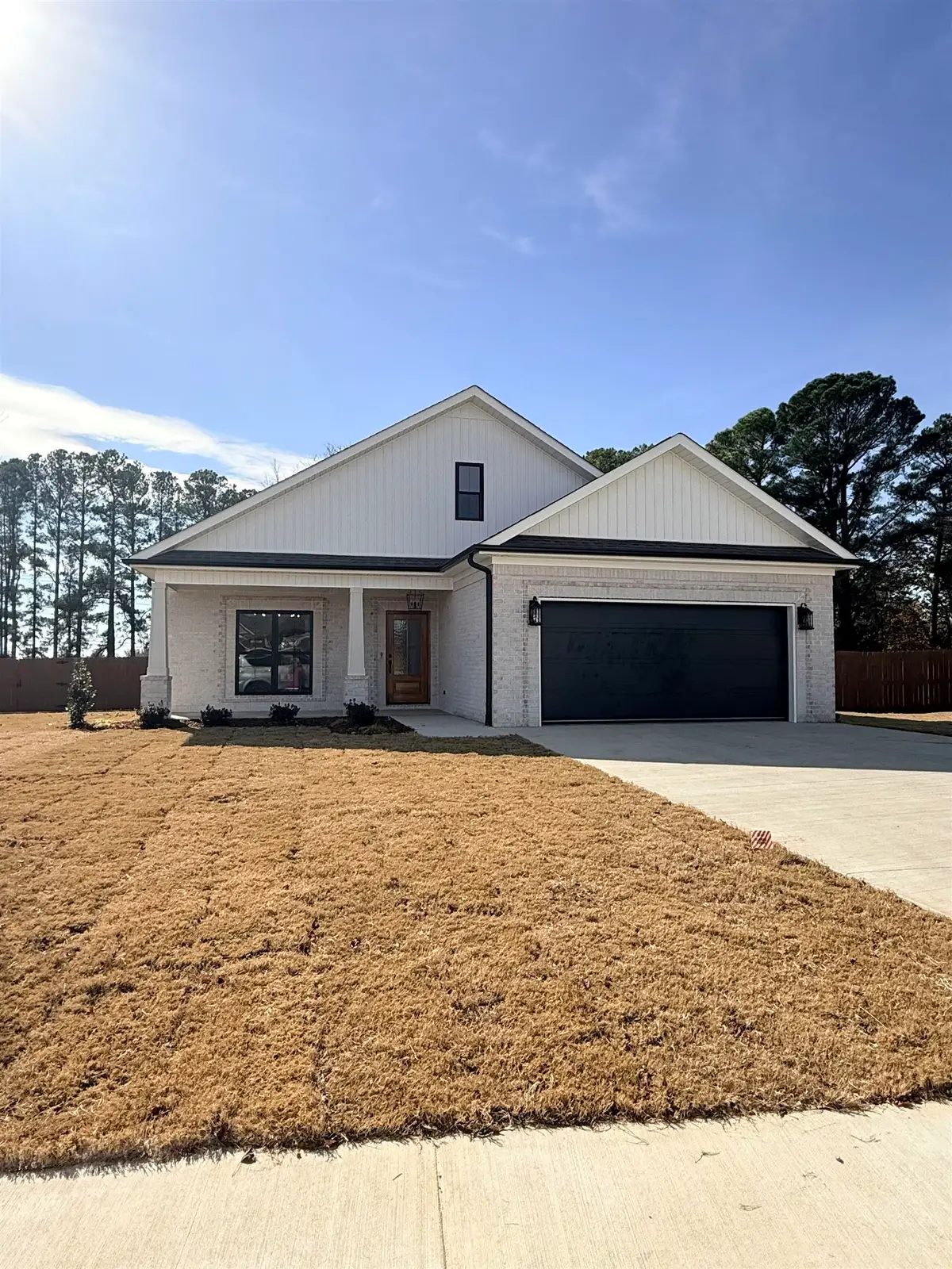 145 Silver Leaf Ln, Florence, AL 35633 - Image #1