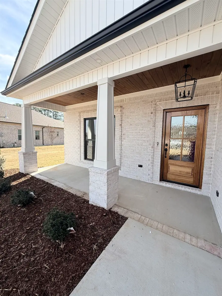 145 Silver Leaf Ln, Florence, AL 35633 - Image #3