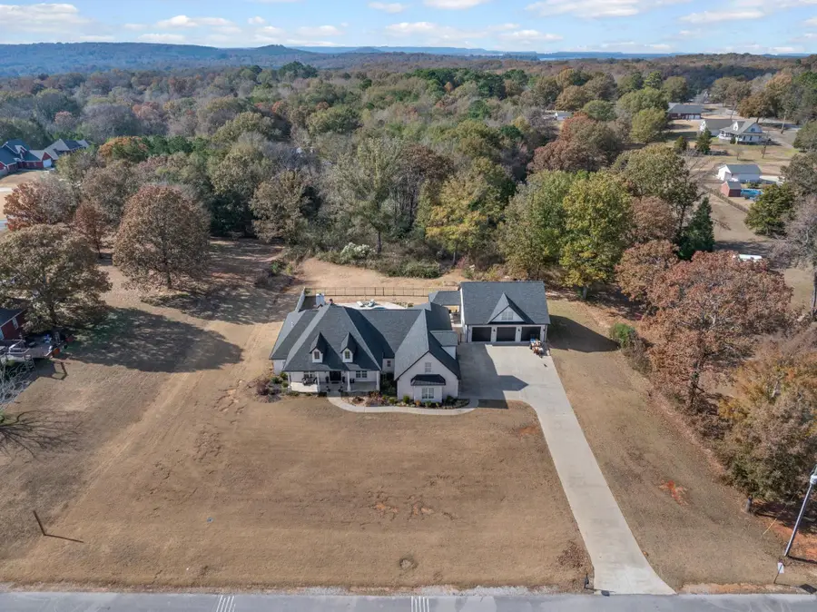 1211 Anna Dr, Tuscumbia, AL 35674 - Image #3