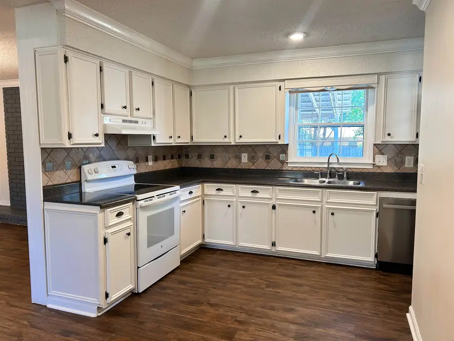 1306 Calhoun St, Tuscumbia, AL 35674 - Image #3