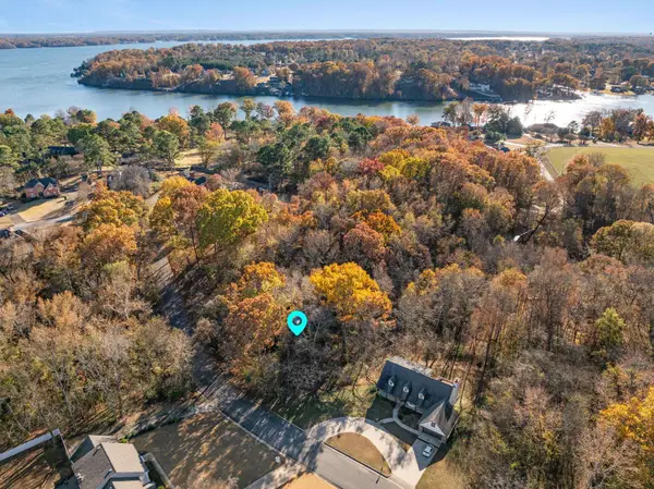 9200 Turtle Point Dr, Killen, AL 35645