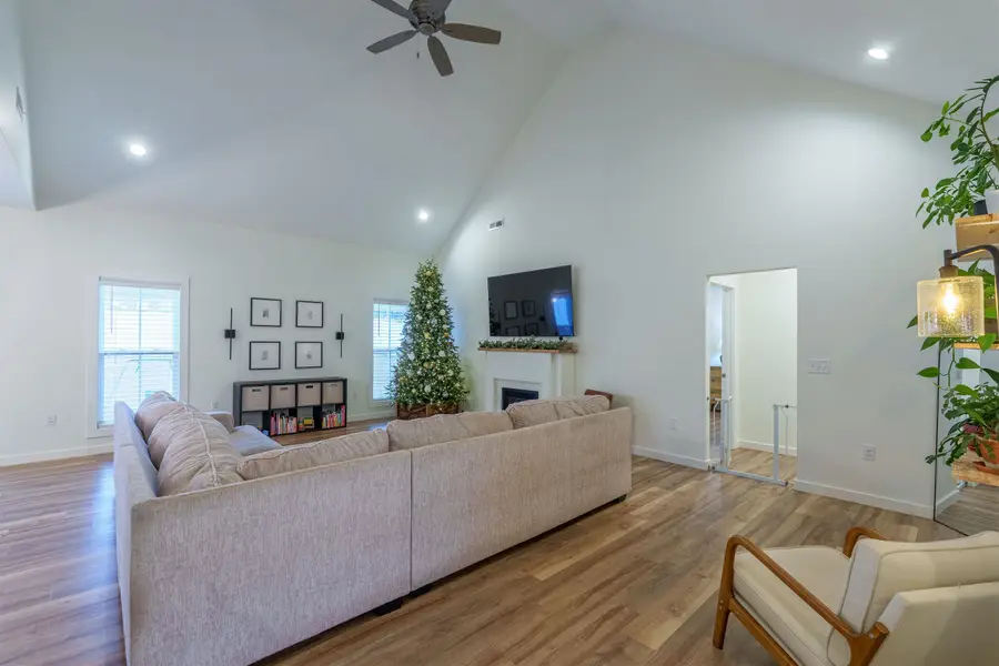 617 Ayden Mannon St, Rogersville, AL 35652 - Image #3