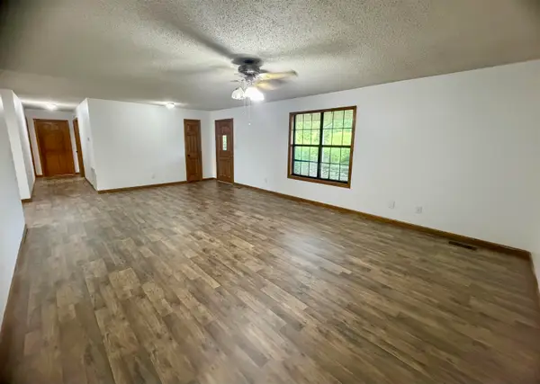 910 Co Rd 33, Russellville, AL 35653