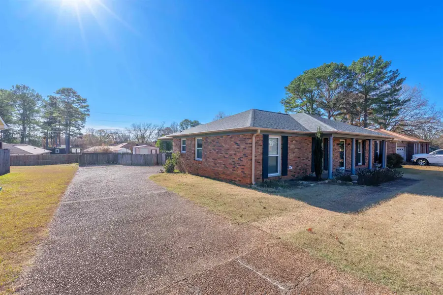 318 Wright Dr, Florence, AL 35633 - Image #2