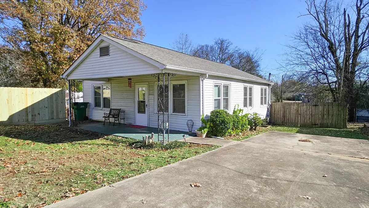 2910 E 13th Ave, Sheffield, AL 35660 - Image #1