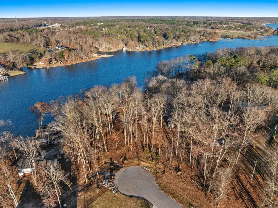 908 Bridgewater Dr, Florence, AL 35634 - Image #2