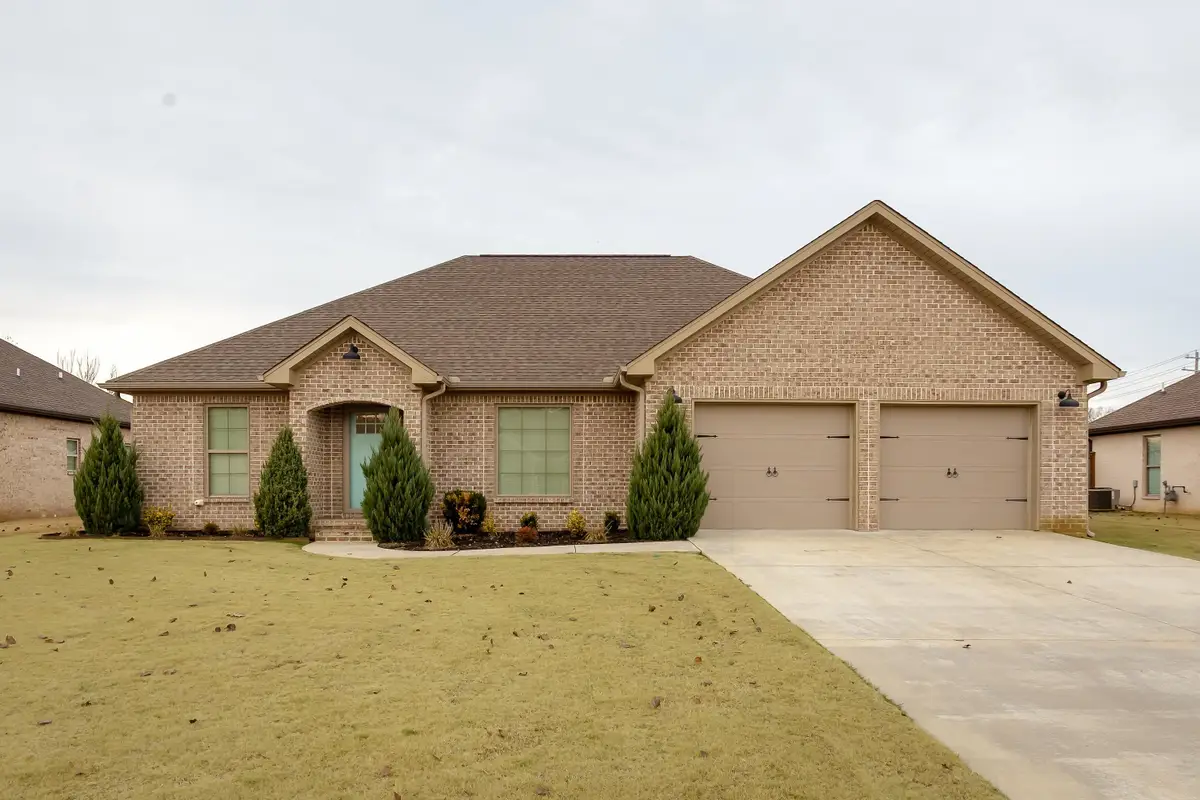 2017 Pleasant Dr, Muscle Shoals, AL 35661 - Image #1