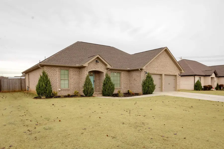 2017 Pleasant Dr, Muscle Shoals, AL 35661 - Image #2