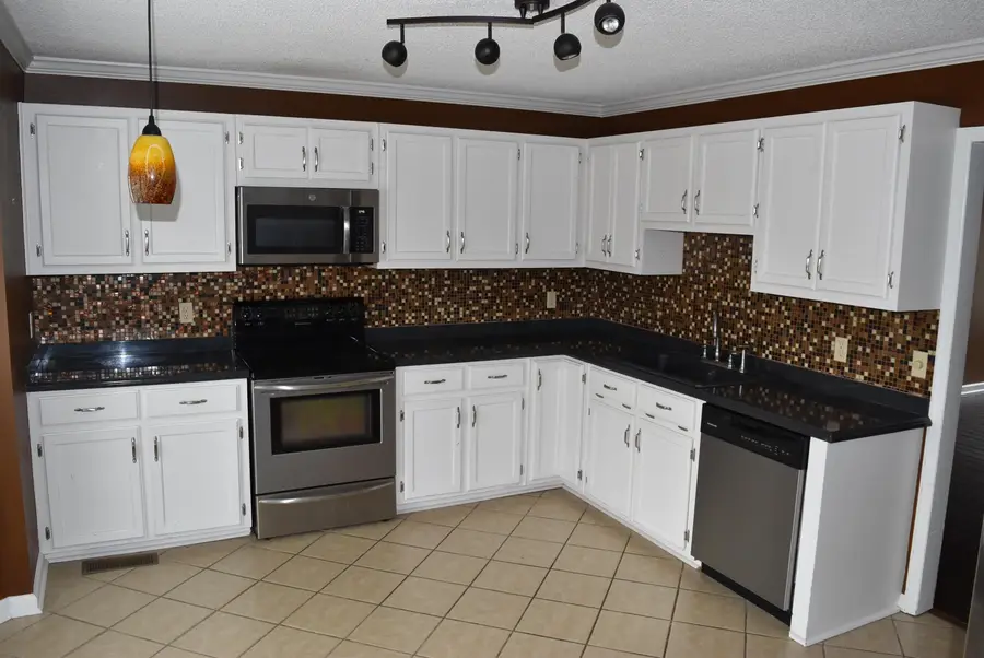 222 Meadowcrest Dr, Florence, AL 35630 - Image #3