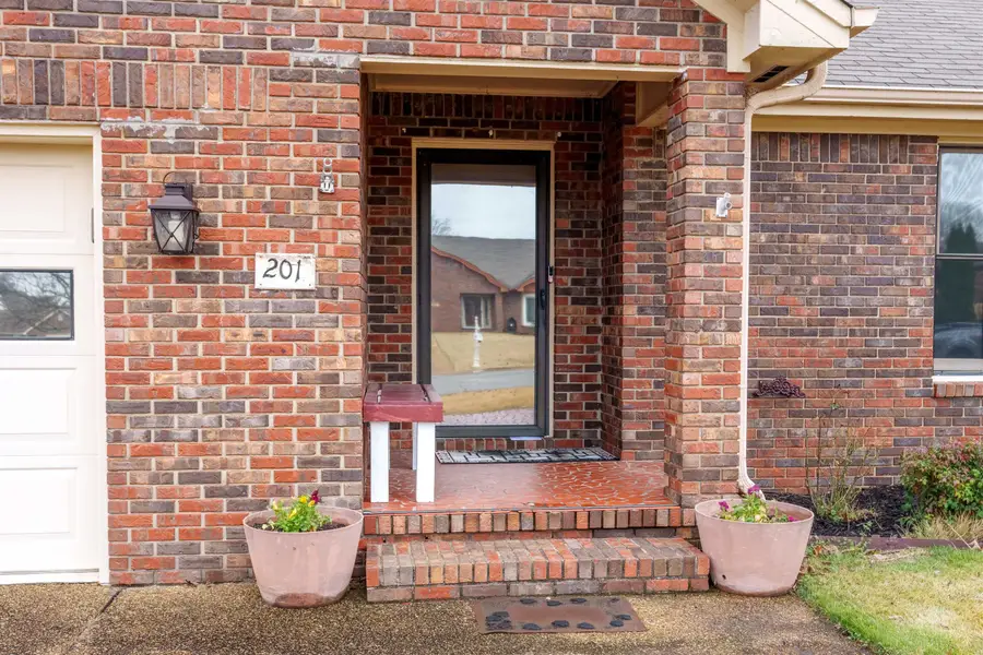 201 Westmeade Ct, Florence, AL 35630 - Image #2