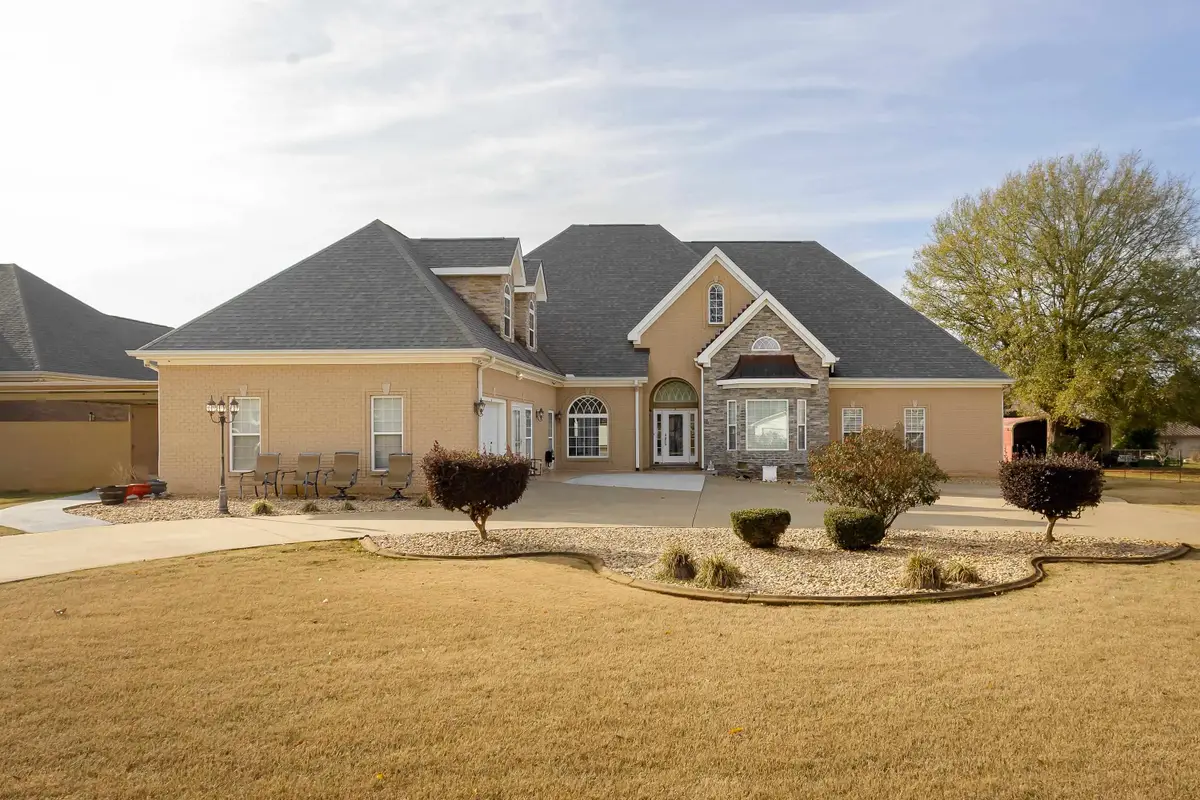 889 Blake Dr, Tuscumbia, AL 35674 - Image #1