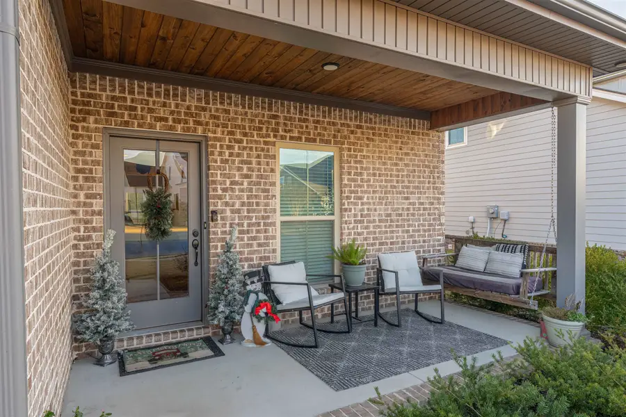 312 Hickory Dr, Muscle Shoals, AL 35661 - Image #2