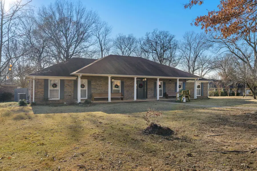 1907 N Beechwood Dr, Florence, AL 35630 - Image #2