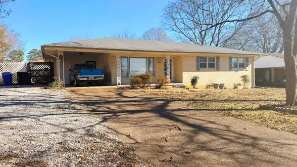 2402 Wellington St, Florence, AL 35630