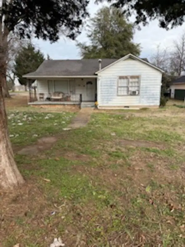 1206 SW 8th St, Sheffield, AL 35660