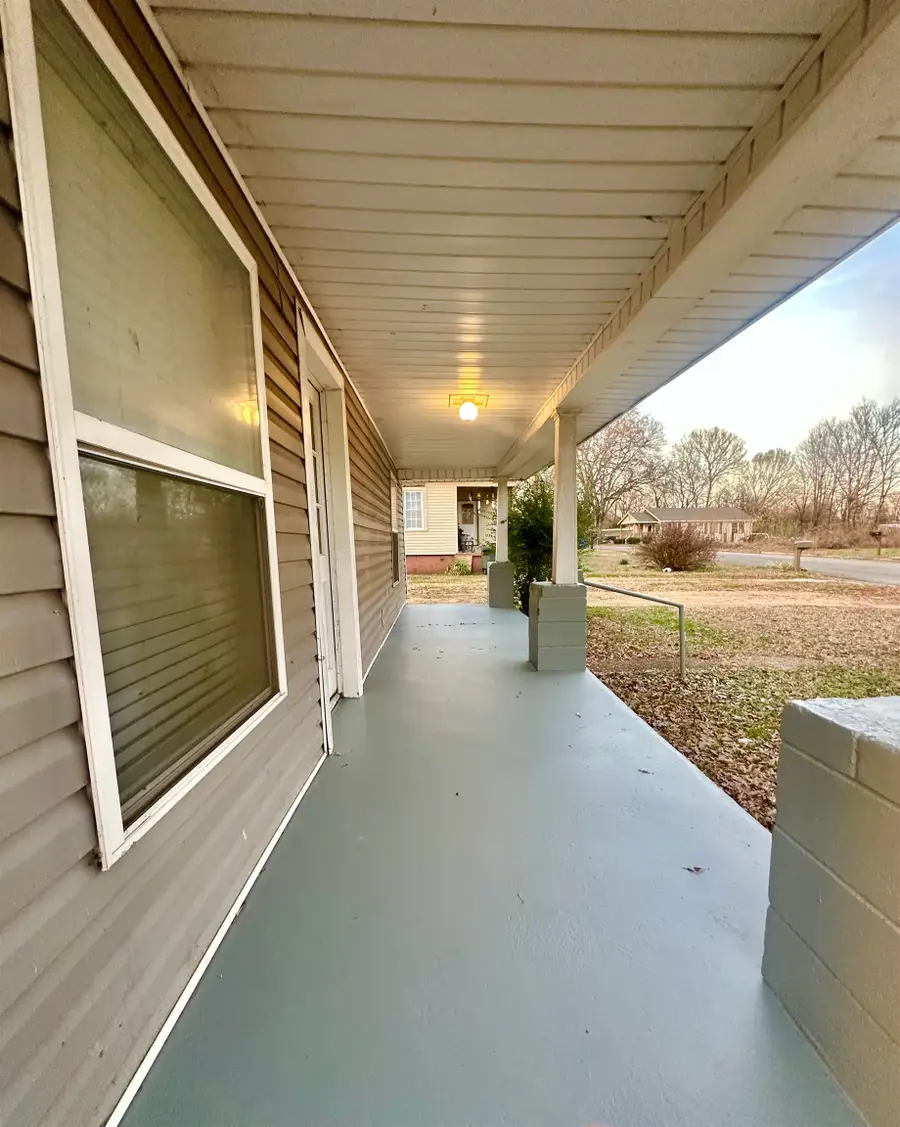 209 N Weakley St, Florence, AL 35630 - Image #2