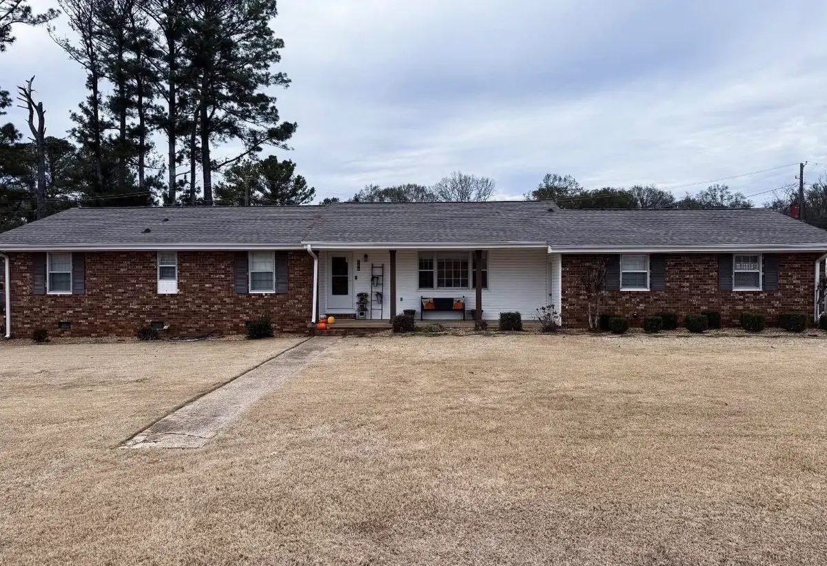 304 Laurel St, Tuscumbia, AL 35674 - Image #1