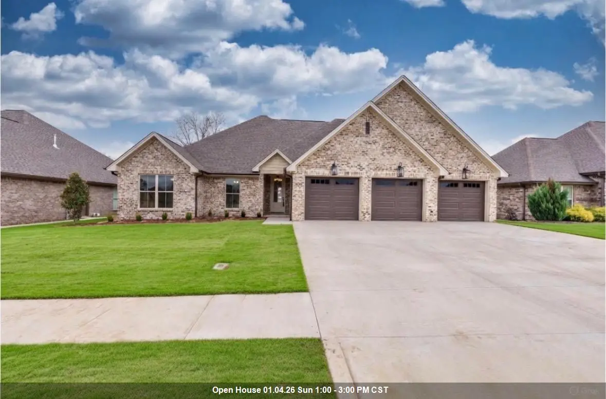 304 Magnolia Dr, Muscle Shoals, AL 35661 - Image #1