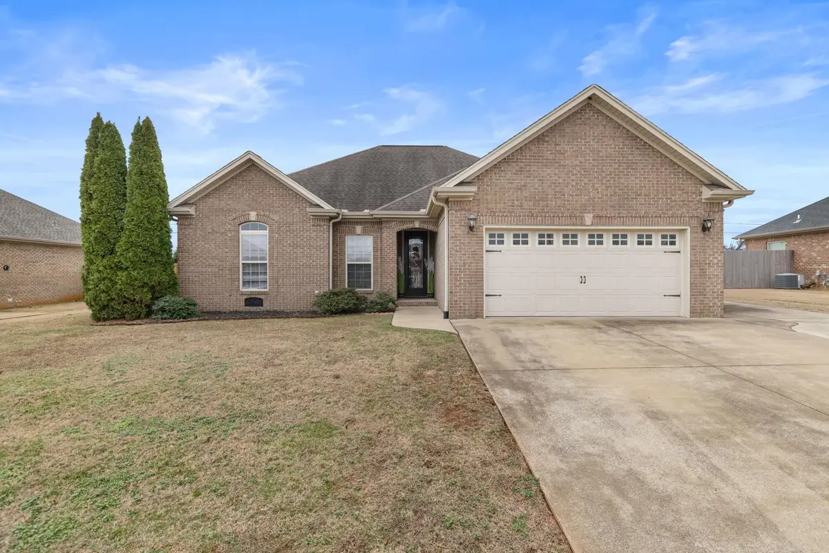 128 Fox Loop, Muscle Shoals, AL 35661 - Image #1