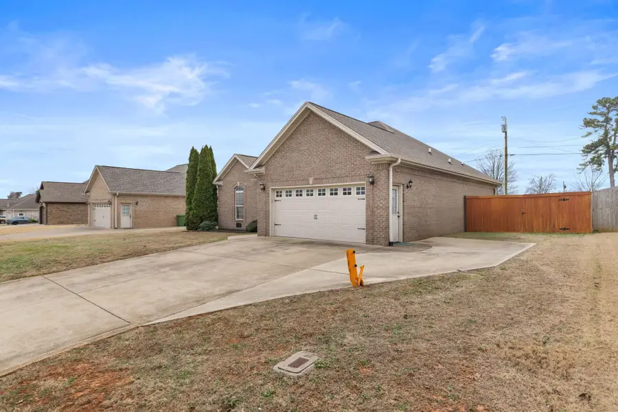 128 Fox Loop, Muscle Shoals, AL 35661 - Image #2