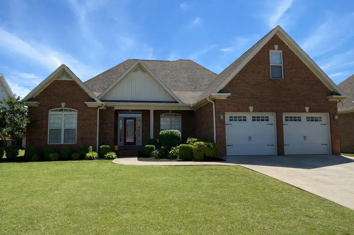 172 Cottonwood Dr, Muscle Shoals, AL 35661 - Image #1