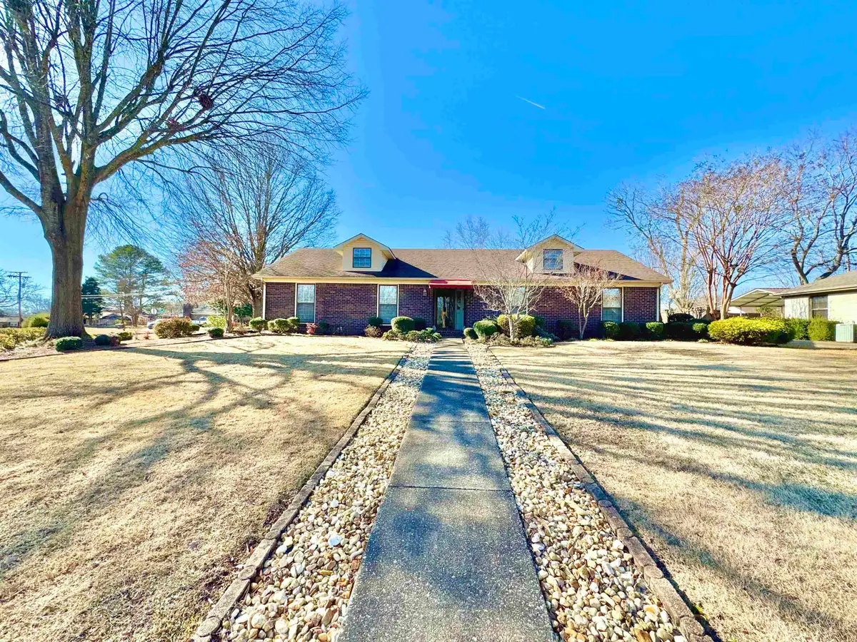 321 Crestwood Dr, Florence, AL 35633 - Image #1