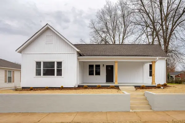 304 W 1st St, Tuscumbia, AL 35674