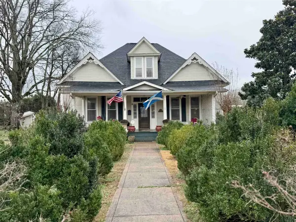 209 W Almon Ave, Tuscumbia, AL 35674