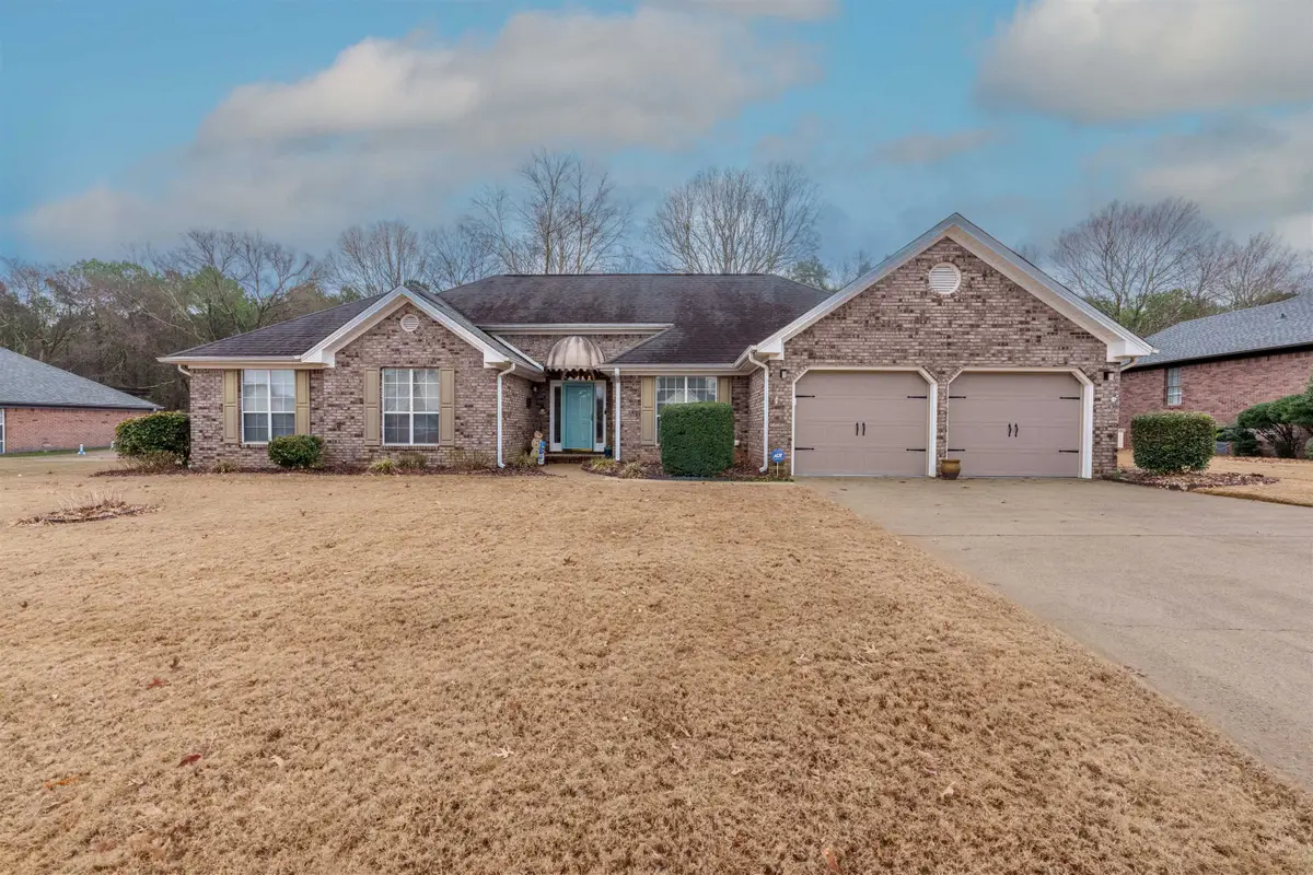 137 Kensington Dr, Florence, AL 35633 - Image #1