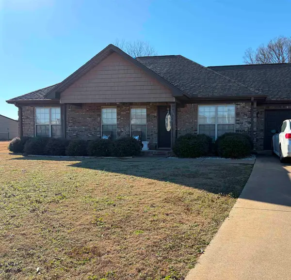 110 Windsor Dr, Muscle Shoals, AL 35661