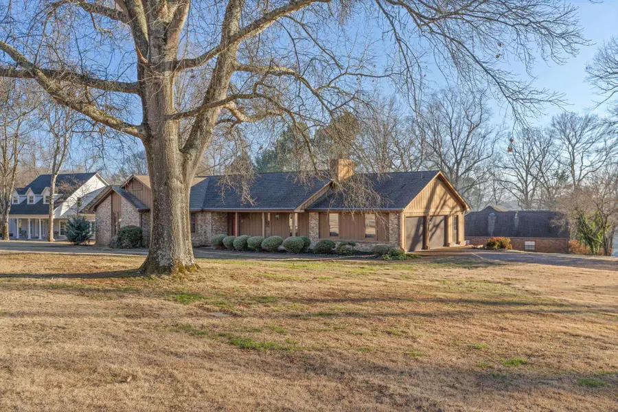 301 Center Point Ln, Florence, AL 35634 - Image #3