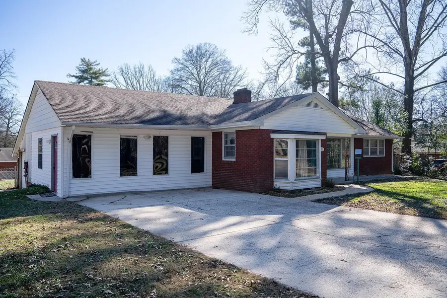 1832 Peabody St, Florence, AL 35630 - Image #2