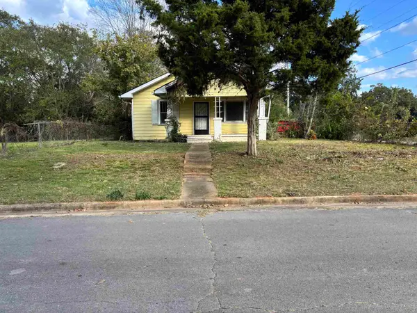 609 Hickory St, Tuscumbia, AL 35674