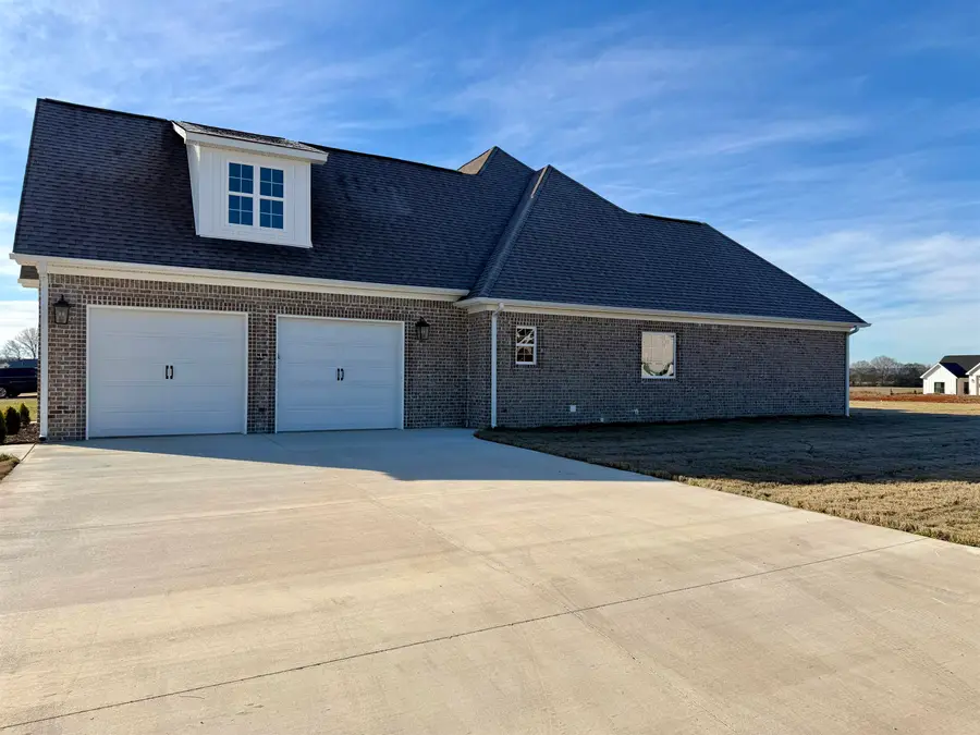 82 Todd Dr, Muscle Shoals, AL 35661 - Image #2