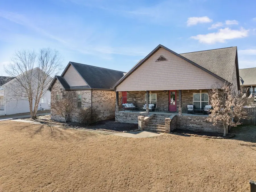 120 Creekside Dr, Tuscumbia, AL 35674 - Image #2