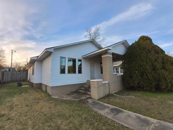 1305 Gordon Dr, Sheffield, AL 35660