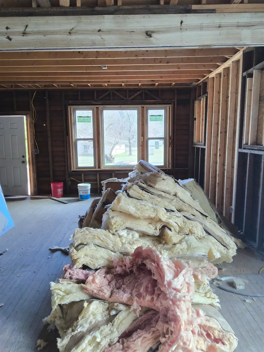 1305 Gordon Dr, Sheffield, AL 35660 - #2