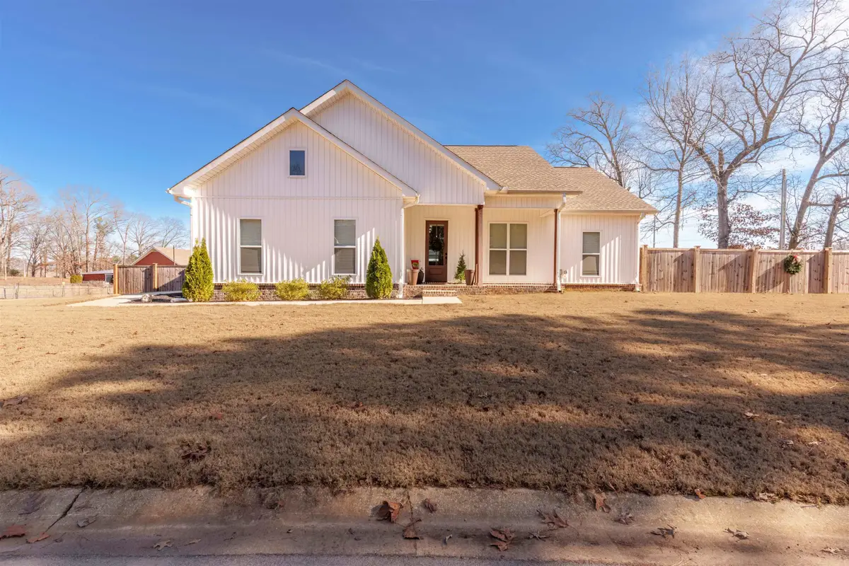 104 E Bailey Springs Dr, Florence, AL 35630 - Image #1