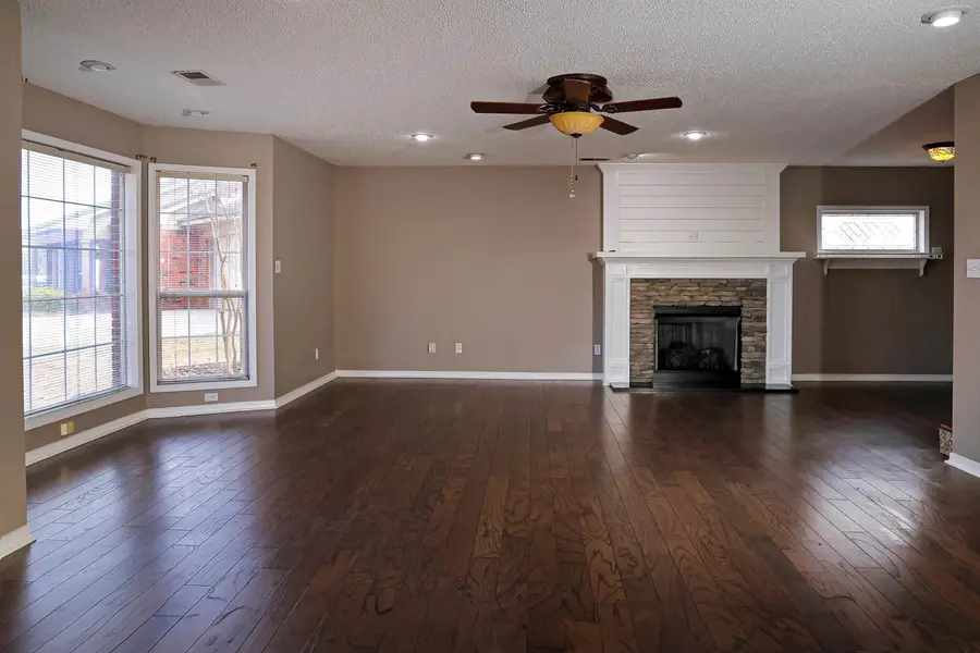 127 Murray Dr, Muscle Shoals, AL 35661 - Image #2