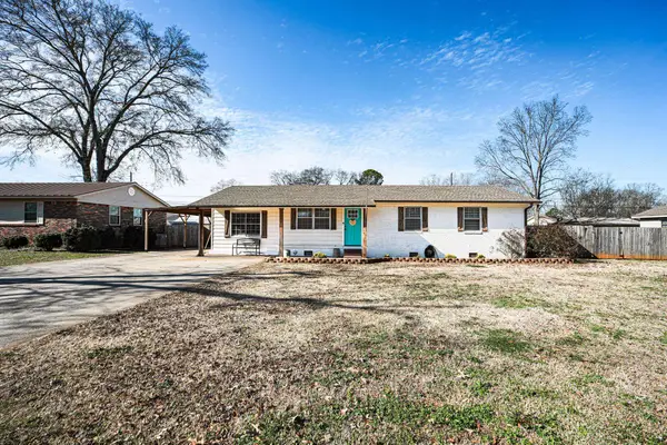 1300 Burroughs Ave, Muscle Shoals, AL 35661