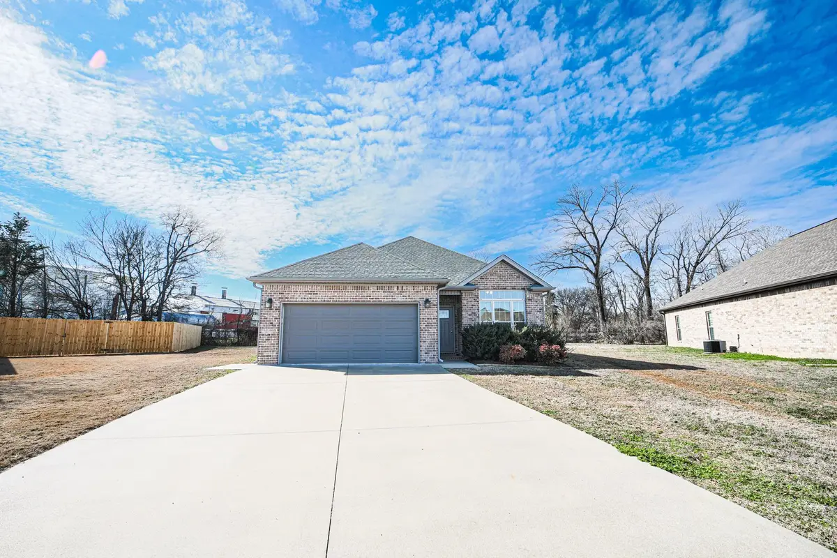 152 Harmony Dr, Tuscumbia, AL 35674 - Image #1